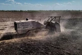 Сапери розміновують поля на Київщині за допомогою інноваційної техніки (відео)