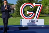 Музичні рукостискання: Макрон підібрав лідерам G7 хіти з натяком (відео)
