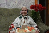 Веде особистий щоденник та вирощує полуницю: 100-річна жителька Сумщини розкрила секрет довголіття