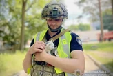 Поліцейський врятував кошеня після російського удару по Сумщині (фото)