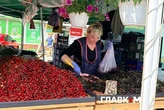 Скільки коштує черешня у Києві: «Главком» порівняв ціни на Героїв Дніпра та Позняках