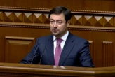 Депутати вимагають урізати зарплату парламентській «обслузі»