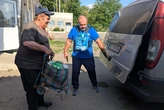 На Дніпропетровщині волонтери евакуювали останнього мешканця прифронтової громади