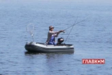 З Днем рибалки: привітання у прозі, віршах та листівках
