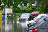 Польщу накрив потужний буревій: негода зривала дахи і затопила вулиці (фото)