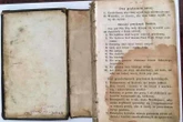 Київські митники вилучили на кордоні старовинні книгу та ікону (фото)