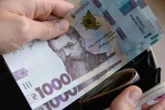 Стало відомо, в яких регіонах українці отримували найбільшу й найменшу зарплату графіка