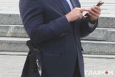 Безпека на найвищому рівні. Охорона Зеленського демонструє зброю вже за дві години до початку параду (фото)