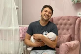 Притулі – 40. Найвідоміший «вар’ят» похизувався подарунком від дітей (фото)
