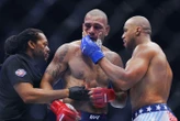 MMA : mis en cause par Pereira, l’arbitre du combat de la victoire de Ciryl Gane se défend