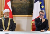 « Un problème à l’œil » : Emmanuel Macron a ressorti ses lunettes d’aviateur, devenues célèbres