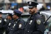 Un homme prend feu près de Times Square, la police de New York à la recherche de son agresseur