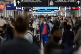 Contrôles sanitaires aux aéroports, suspension des visas : les États-Unis sortent les grands moyens face à Ebola