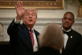 Affaire Epstein : Donald Trump poursuit le Wall Street Journal en diffamation, Bondi demande la publication d’un dossier