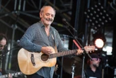 Louis Chedid chante pour les enfants en danger : « Essayez de donner quelque chose ! »