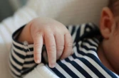 Bébé secoué à Longjumeau : jugé 15 ans après les faits, pour avoir tué son bébé de 4 mois
