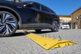 Près de Fréjus, une herse qui crève les pneus sur le parking de la zone commerciale fait rugir les automobilistes