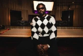 « C’est beau de partager ça » : le rappeur Damso dévoile à Paris son dernier album, « BEYAH »