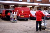 « Les clients méritent mieux » : au Royaume-Uni, la poste sanctionnée pour ses « millions de lettres » en retard