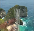 « Une magnifique vue gâchée » : un projet d’ascenseur en verre à 12 millions de dollars stoppé sur une falaise à Bali