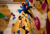 Climb World, la plus grande salle de bloc de Paris, vient d’ouvrir à Montparnasse