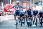 GP Samyn : les images de la victoire au sprint de Mathieu Van der Poel pour sa course de rentrée