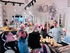 « Il y a du monde qui danse dans cette boulange ? » : en plein Tour de France, DJ Baguette fait se trémousser Paris