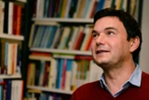 « 5 000 euros par habitant » : un rapport corédigé par Piketty propose de faire converger les revenus de tous les pays d’ici 2 100