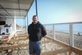 Cet été, le fameux chef vénézuélien de Perpignan Ruben Gomez tient table ouverte sur la plage de Torreilles
