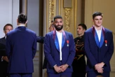 « J’ai des frissons » : quand les Bleus du volley, double champions olympiques, sont décorés à l’Élysée