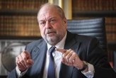 « C’est insupportable » : Éric Dupond Moretti dénonce les attaques de Nicolas Sarkozy envers la justice