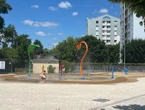 À Troyes, une aire de jeux d’eau est désormais installée à la place de la maison de quartier incendiée lors des émeutes de 2023