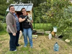 « Elles mangent vraiment de tout » : un supermarché du Puy-de-Dôme valorise ses déchets alimentaires avec des poules