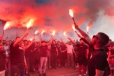 Fumigènes, larmes, chants… Plus de 2 500 Brestois rendent hommage à leur entraîneur Éric Roy
