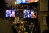 « Au moins, il nous reste des titres à conquérir », dans les bars parisiens, on relativise la défaite du PSG