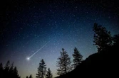 Le pic des Lyrides approche et la météo est favorable : comment voir la pluie d’étoiles filantes dans le ciel en avril ?