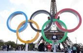 Parade sur la Seine, karaoké géant, fête des volontaires… Un an après les JO, Paris sort le grand jeu