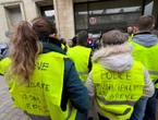 « C’est une grève totale » : à Beauvais, les policiers municipaux crient leur colère devant la mairie