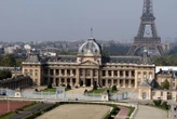 Paris : 130 pompiers mobilisés pour un incendie spectaculaire à l’École militaire