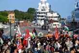 À Venise, des manifestants se mobilisent contre l’arrivée du méga yacht de l’ambassadeur des États-Unis en Italie