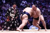 « Le cérémonial, la passion, les combats… C’est très beau » : le tournoi de sumo de Paris a conquis les cœurs