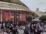 Paris : organisée aux Halles avec un influenceur, une distribution gratuite de menus dégénère