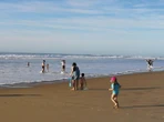 Un adolescent de 17 ans meurt à la plage en Italie, asphyxié dans un trou qu’il avait lui-même creusé