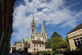 Panneaux solaires près de la cathédrale de Chartres : la justice confirme des restrictions d’installation, pas l’interdiction