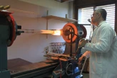Stéphane Foulon, le seul souffleur de verre au service des chercheurs du CNRS de Toulouse