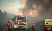 Var : un incendie parcourt 70 hectares dans le massif du Petit Bessillon, une trentaine d’habitants évacués