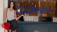 Dua Lipa ouvre une boutique éphémère dédiée à la « skincare » en plein cœur de la capitale