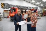 « On embauche ! » : cette entreprise reconditionne les camions de pompiers et ça cartonne