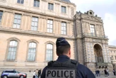 Cambriolage du Louvre : Emmanuel Macron appelle à « garder son sang-froid » et demande d’« accélérer » sur les mesures de sécurisation
