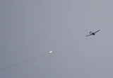 Guerre en Ukraine : des images « rares et remarquables » montrent des drones Bayraktar TB2 ukrainiens détruire des drones navals russes